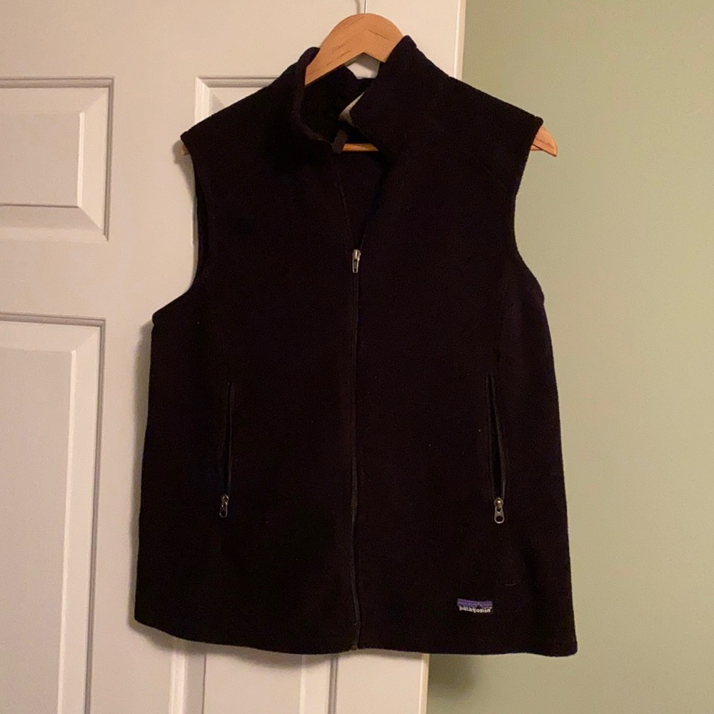 Black Patagonia fleece vest